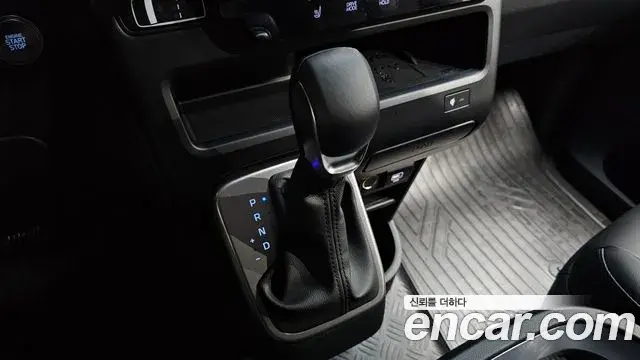 Hyundai Staria 2025 — Photo 15/20
