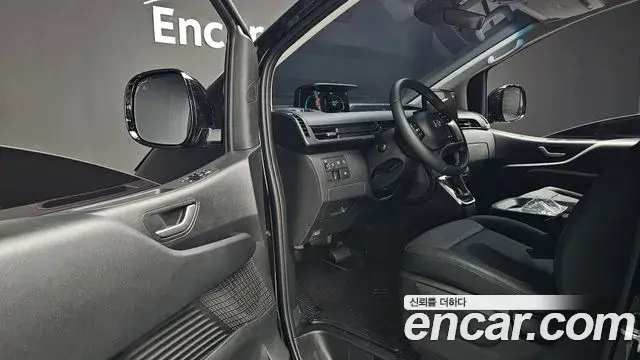 Hyundai Staria 2025 — Photo 7/20