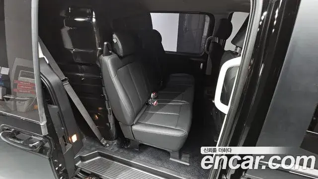 Hyundai Staria 2025 — Photo 9/20