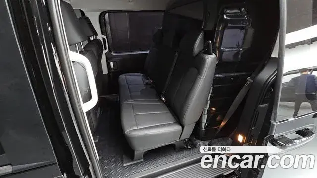 Hyundai Staria 2025 — Photo 11/20
