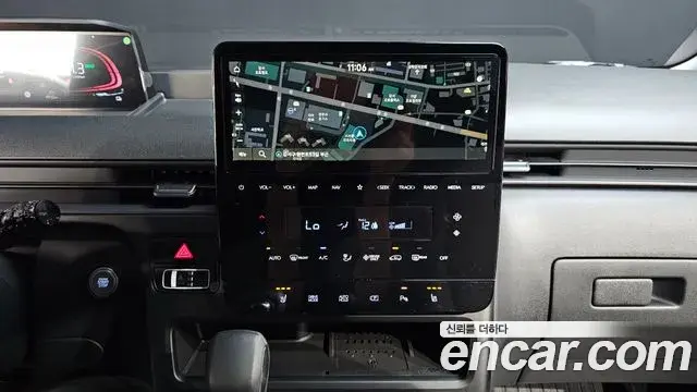 Hyundai Staria 2025 — Photo 1/20