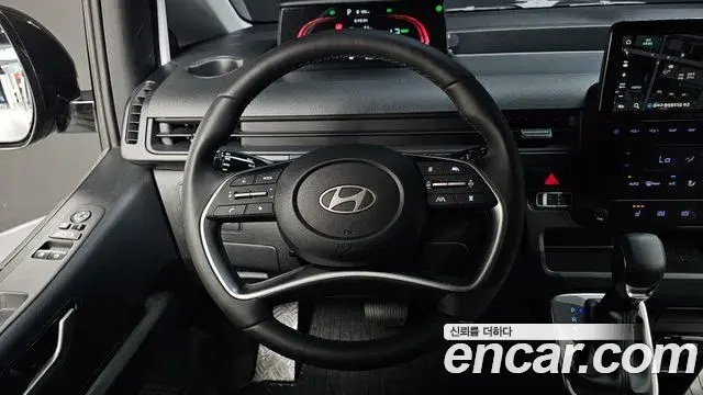 Hyundai Staria 2025 — Photo 4/20