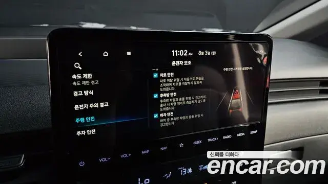 Hyundai Staria 2025 — Photo 8/20