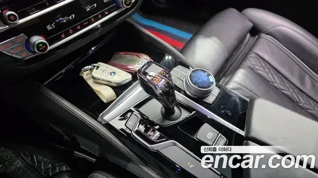 BMW 5 Series 2020 — Фото 9/20