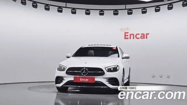 Mercedes-Benz E-Class 2023 — Şəkil 10/30