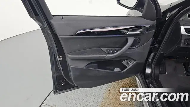 BMW X1 2022 — Şəkil 28/31