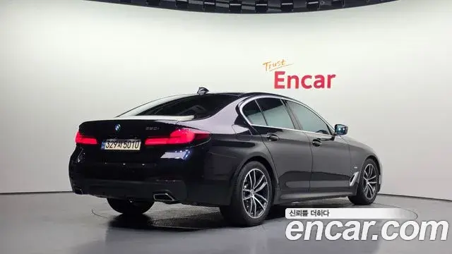 BMW 5 Series 2022 — ფოტო 15/20