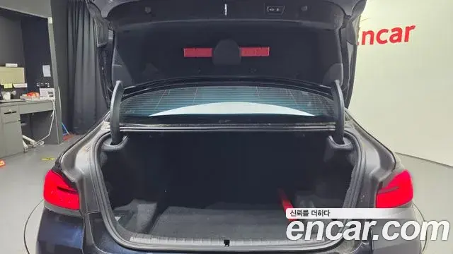 BMW 5 Series 2022 — ფოტო 14/20