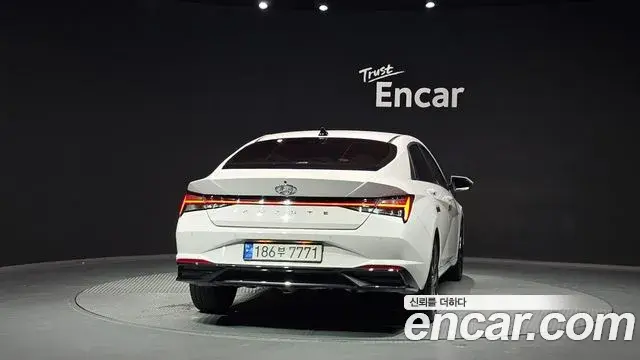 Hyundai The New Avante Hybrid 2023 — ფოტო 26/32