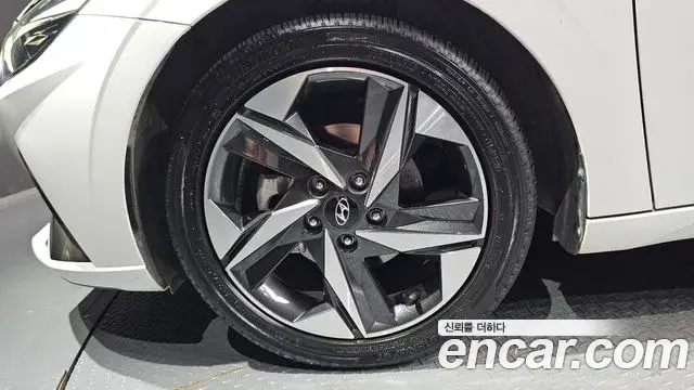 Hyundai The New Avante Hybrid 2023 — ფოტო 18/32