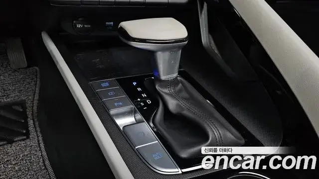 Hyundai The New Avante Hybrid 2023 — ფოტო 23/32