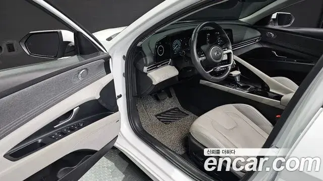 Hyundai The New Avante Hybrid 2023 — ფოტო 16/32