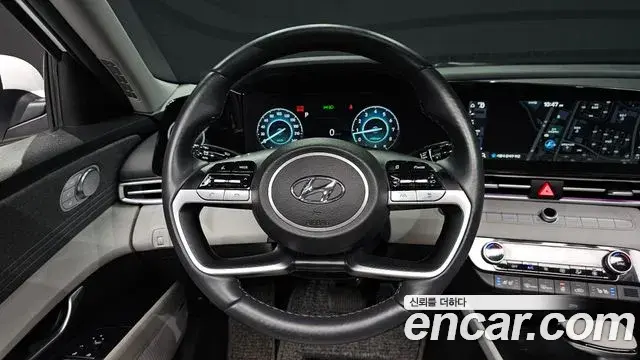 Hyundai The New Avante Hybrid 2023 — ფოტო 12/32