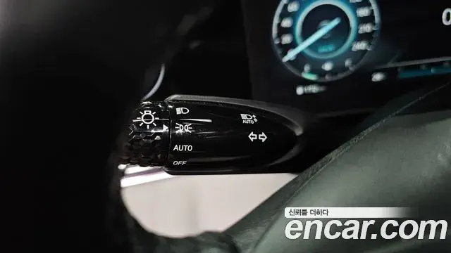 Hyundai The New Avante Hybrid 2023 — ფოტო 29/32