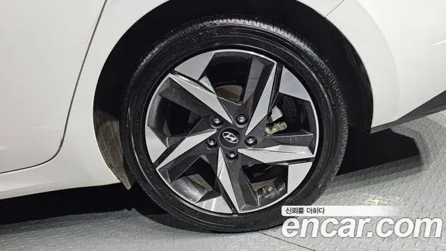Hyundai The New Avante Hybrid 2023 — ფოტო 27/32