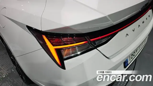Hyundai The New Avante Hybrid 2023 — ფოტო 8/32