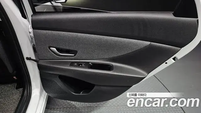 Hyundai The New Avante Hybrid 2023 — ფოტო 28/32