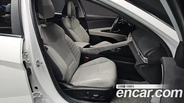 Hyundai The New Avante Hybrid 2023 — ფოტო 9/32