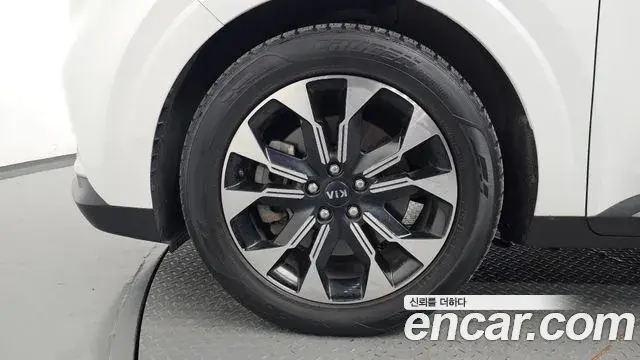 Kia Carnival 2021 — Фото 5/20