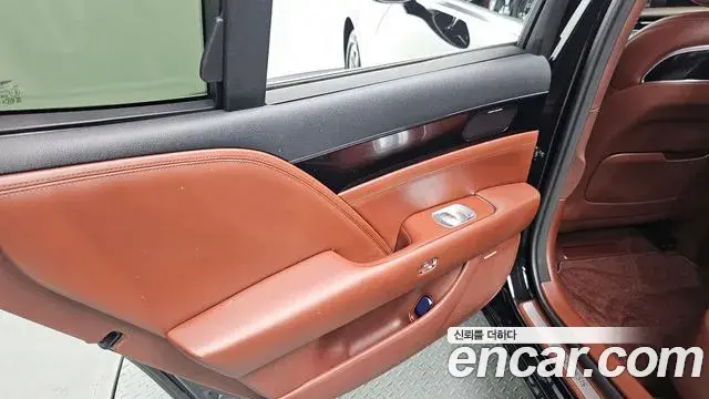 Genesis G90 2022 — Photo 15/31
