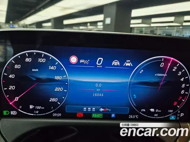 Mercedes-Benz E-Class 2025 — Фото 7/20