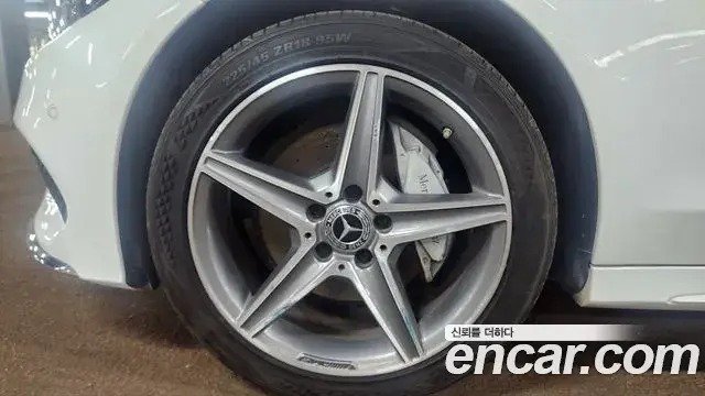 Mercedes-Benz C-Class 2018 — Photo 5/20