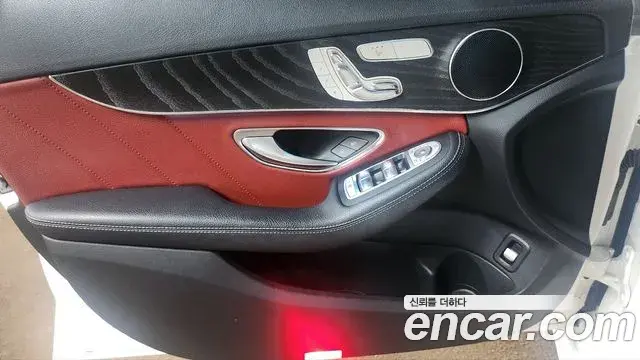 Mercedes-Benz C-Class 2018 — Photo 9/20