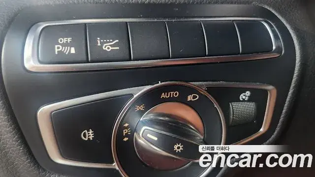 Mercedes-Benz C-Class 2018 — Photo 13/20