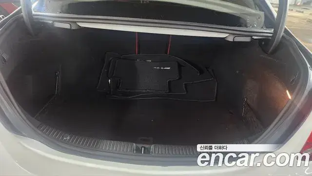 Mercedes-Benz C-Class 2018 — Photo 19/20