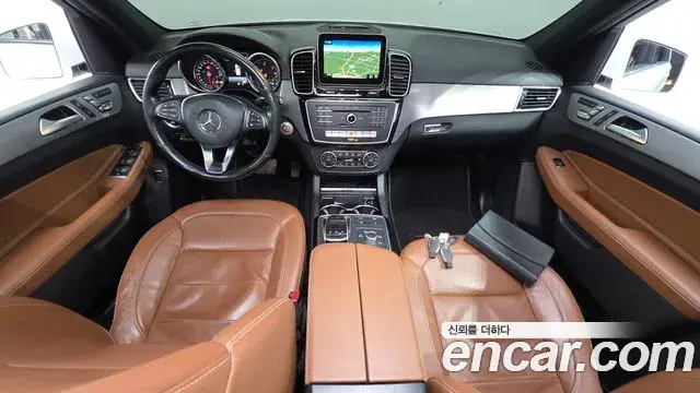 Mercedes-Benz GLE-Class 2018 — Фото 11/20