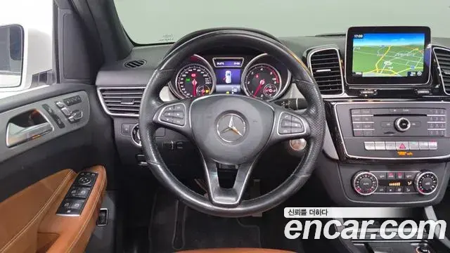 Mercedes-Benz GLE-Class 2018 — Фото 15/20