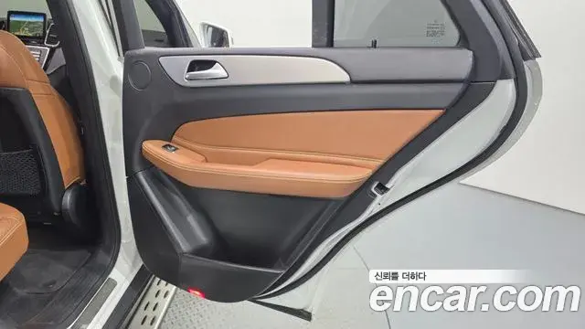 Mercedes-Benz GLE-Class 2018 — ფოტო 10/35