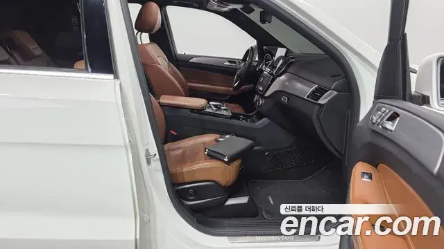Mercedes-Benz GLE-Class 2018 — ფოტო 30/35