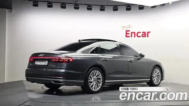 Audi A8 2019 — Фото 1/20