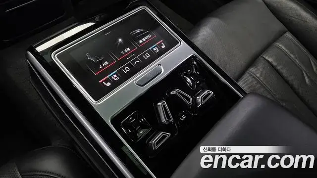 Audi A8 2019 — Фото 17/20