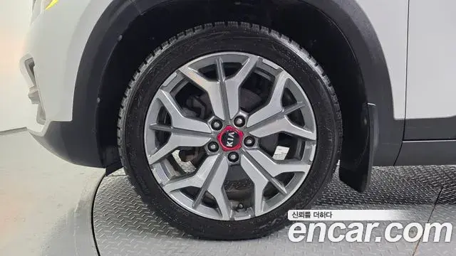 Kia Seltos 2019 — ფოტო 30/33