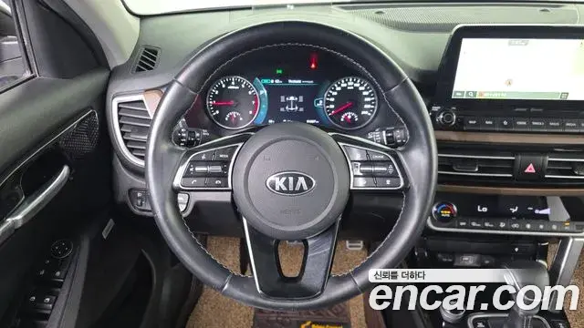 Kia Seltos 2019 — ფოტო 17/33