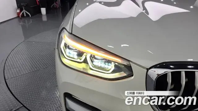 BMW X3 2018 — Şəkil 28/35