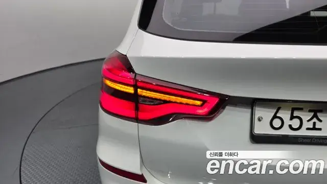 BMW X3 2018 — Şəkil 23/35