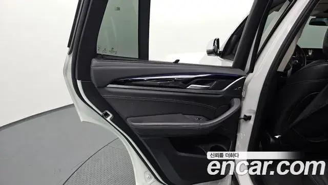 BMW X3 2018 — Şəkil 27/35