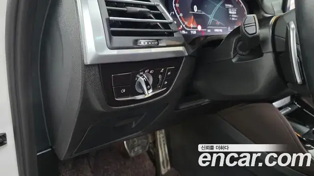 BMW X4 2022 — Şəkil 28/32