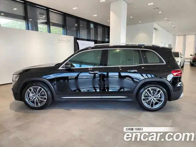Mercedes-Benz GLB-Class 2025 — Фото 2/20