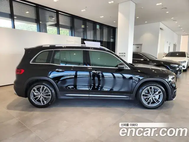 Mercedes-Benz GLB-Class 2025 — Фото 3/20