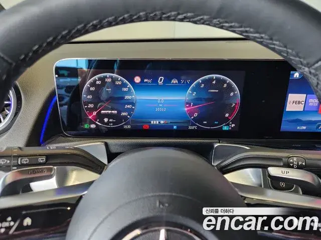 Mercedes-Benz GLB-Class 2025 — Фото 12/20
