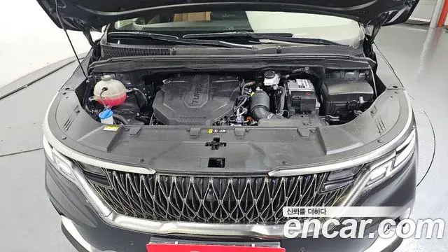 Kia Carnival 2023 — ფოტო 39/41