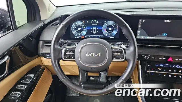Kia Carnival 2023 — ფოტო 35/41