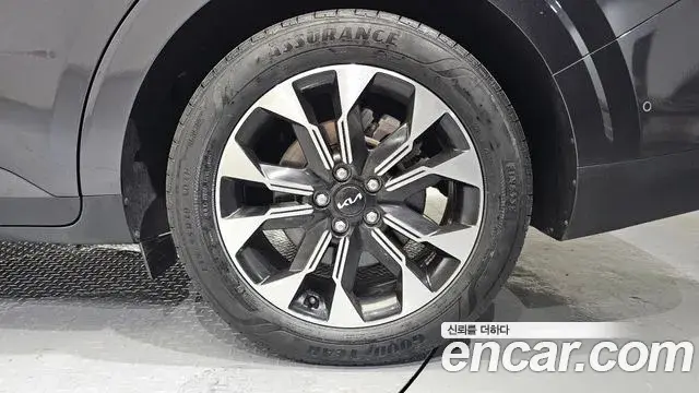 Kia Carnival 2023 — ფოტო 22/41