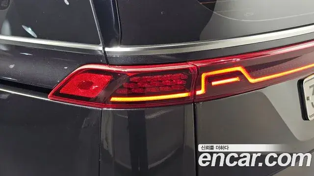 Kia Carnival 2023 — ფოტო 38/41