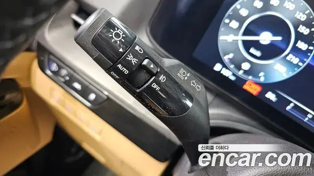Kia Carnival 2023 — ფოტო 30/41