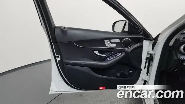Mercedes-Benz C-Class 2021 — Şəkil 28/34